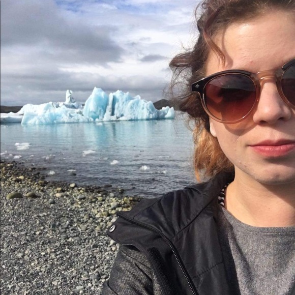 Meet your Posher, Aubrianne - Picture 1 of 1